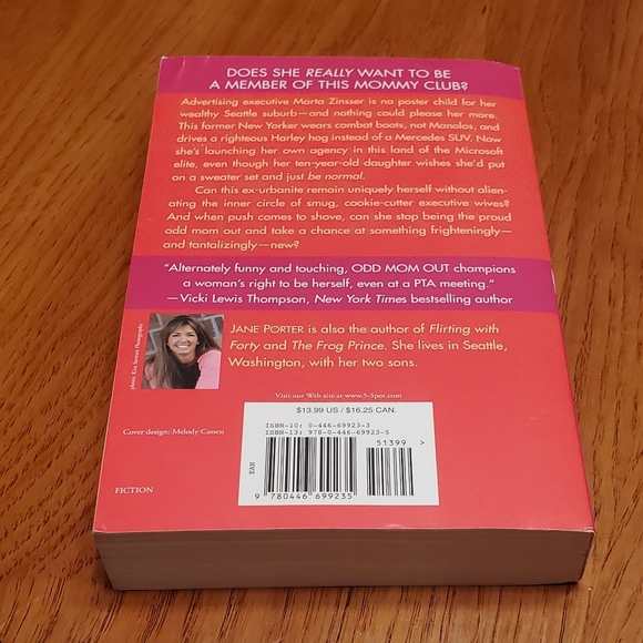 Autographed book. Author Jane Porter, Odd Mom Out, Paperback. - Picture 4 of 7